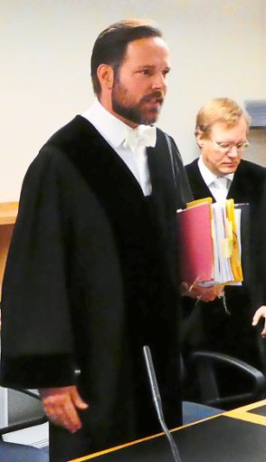 Richter Oliver Ratzel führt das Verfahren, rechts Richter Olaf Rinio.   Foto: Schabel