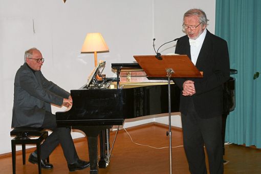 Zwei, die sich perfekt ergänzen: Sänger Bernd Walter und Christof Winkler am Flügel. Foto: Masson Foto: Lahrer Zeitung