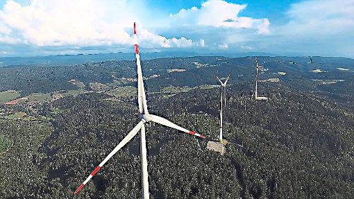 Die vier Windenergieanlagen auf dem Kambacher Eck sollen jährlich Strom für rund 10 000 Haushalte produzieren.  Foto: Archiv