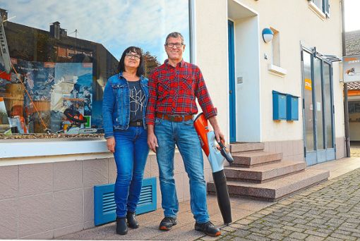 Ehefrau Irene (links) arbeitete stets an der Seite ihres Mannes Inhaber Erwin Schoor. Foto: Dach