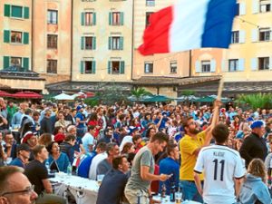 Wenn die deutsche Elf am kommenden Dienstag bei ihrem ersten EM-Gruppenspiel auf Frankreich trifft, werden unsere Nachbarn nicht jubeln – zumindest nicht im Colosseo-Innenhof des Europa-Parks wie hier bei der WM 2018. Foto: Bender