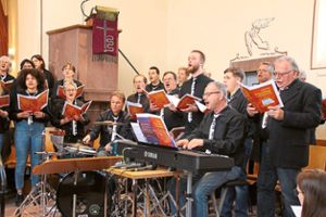 Der Gospelchor begeisterte mit rhythmischen Liedern die Zuschauer in der Michaelskirche in Ottenheim. Foto: Lehmann
