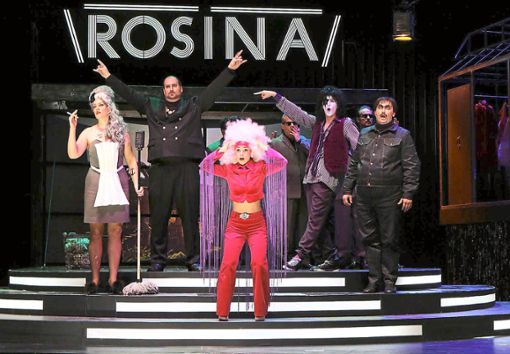 Gioachino Rossinis Barbier von Sevilla ist am Dienstag, 10. April, in der lahrer Stadthalle zu erleben. Hugo-Boss-Chefdesigner Marco Falcioni kreierte die Kostüme für die Oper.  Foto: Promo