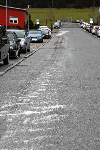 Eine 800 Meter lange Ölspur verursachte ein Autofahrer in Niedereschach. Foto: Lutz (Symbolfoto)