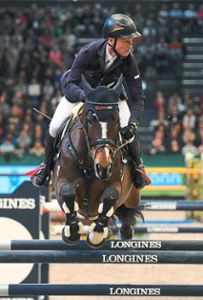 Michael Jung ist im Pferdesport nicht nur auf die Disziplin Vielseitigkeit beschränkt. Bei den Olympischen Spielen in Japan greift er erneut nach Medaillen. Foto: Schmidt