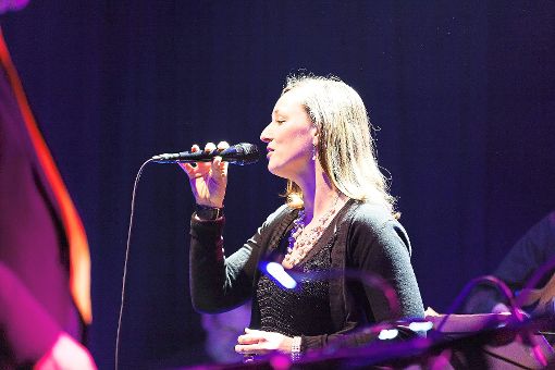 Zahlreiche Musikstücke der Bigband W werden von Sängerin Isa mit ihrem Gesang untermalt.  Foto: AK Kultur