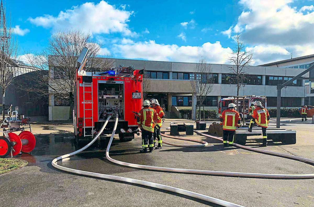 Die neue Tageseinheit der Freiwilligen Feuerwehr Friesenheim war an der Schule am Mittwochvormittag mit 25 Einsatzkräften vor Ort. Foto: Feuerwehr