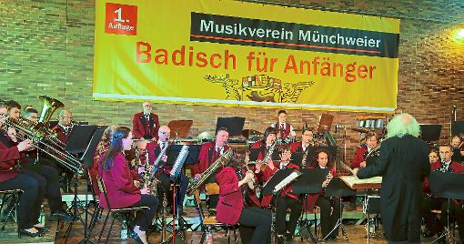 Mit Dirigent Christian Sade an der Spitze haben die Münchweierer Musiker bei ihrem Jahreskonzert einmal mehr überzeugen können. Foto: Decoux-Kone