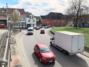 Mehr als 20 000 Autos und Lastwagen fahren täglich über die B 3 durch Kippenheim – für die Anwohner ist die Grenze des Erträglichen längst überschritten, sagt die Bürgerinitiative. Foto: Bender