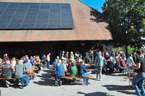 Zahlreiche Gäste feierten bei bestem Wetter auf dem Fehrenbacherhof.  Foto: Kleinberger Foto: Schwarzwälder Bote
