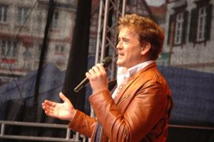 Publikumsliebling: Reiner Kirsten bei seinem Auftritt auf der Chrysanthemenbühne Foto: Haid
