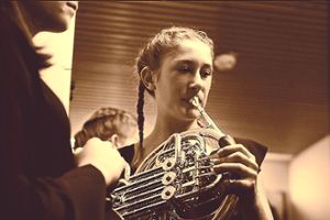 Die Lahrer Musikschülerin Apollonia Meier hat einen weiteren Meilenstein als Nachwuchstalent auf dem Weg zur Berufsmusikerin geschafft.  Foto: Privat