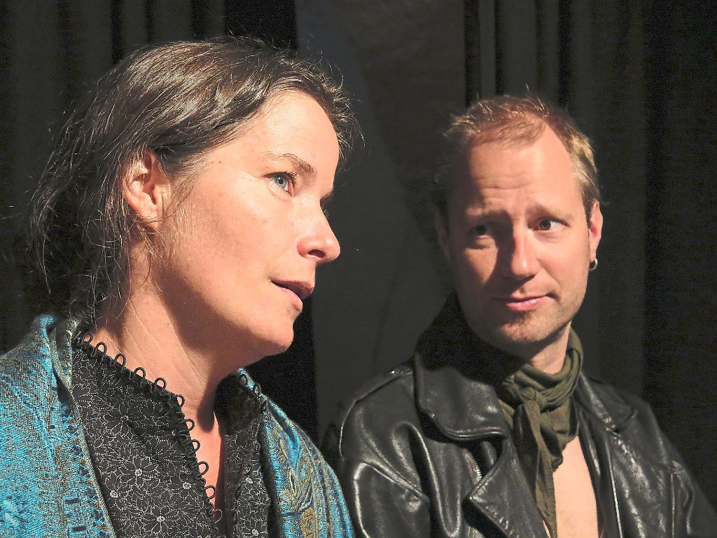 Bei der Aufführung von Brechts Der gute Mensch von Sezuan ist Katija Rothbächer als Shen Te und Matthisa Göbbels als Yang Sun zu sehen.  Foto: Kulturkreis
