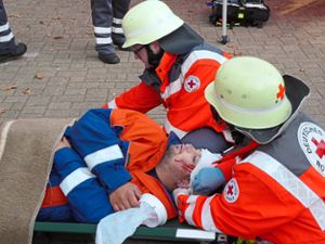 Schaurig-schön geschminkt: Die Verletzten bei der Übung. Foto: Schwarzwälder Bote