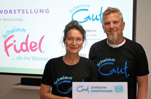 Nicola Fath und Werner Bosch bieten die Schwimmkurse seitens des TV Haslach an. Foto: Störr
