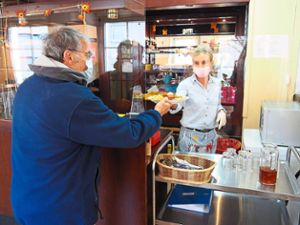 Im Café Löffel gibt es Essens-Angebote für den kleinen Geldbeutel, allerdings nur zum Mitnehmen. (Archivfoto) Foto: Schubert