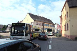 Auf der Schutterner Hauptstraße geht es eng zu: Bis Ende 2019 wird ein Verkehrskonzept für Friesenheim erstellt. Foto: Bohnert-Seidel Foto: Lahrer Zeitung