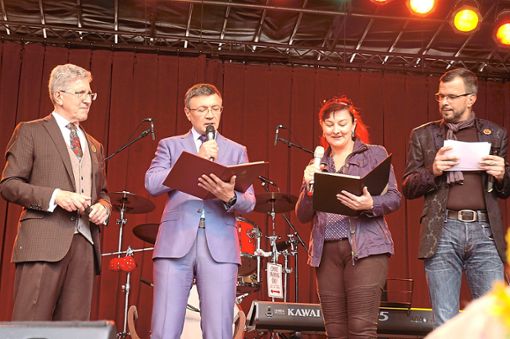 Besuch aus Swenigorod  : Bei der Chrysanthema 2016 war eine Delegation unter der Leitung des stellvertretenden   Bürgermeisters Rischov Evgenij Nikolaewitsch (Zweiter von links) zu Gast in Lahr.   Foto: Archiv
