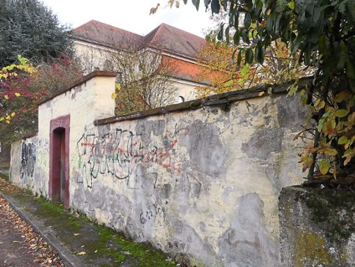 Sprayer haben unter anderem die Friesenheimer Kirche mit Schmierereien besudelt. Foto: Bohnert-Seidel