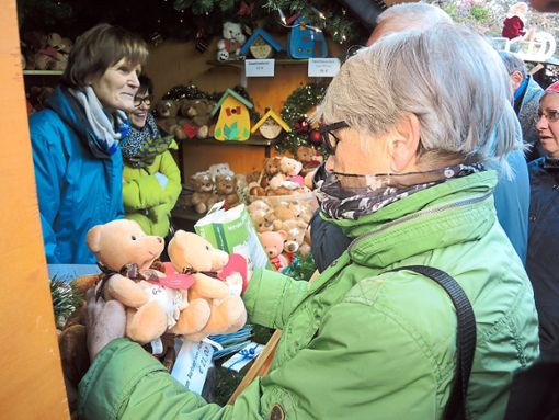 Auf dem Weihnachtsmarkt werden auch die Anne-Meier-Bären verkauft. Archivfoto: Jehle Foto: Schwarzwälder Bote