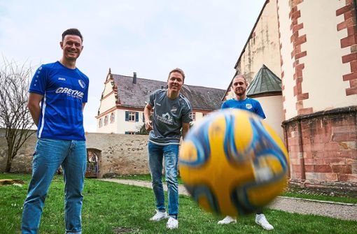 Die App-Entwickler Tom Eisele (von links), Pascal Oertel und Janik Zähringer sind selbst leidenschaftliche Fußballspieler und -fans. Foto: Hochschule