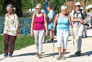 Gutgelaunte Besucher des Seniorentags – bei der Veranstaltung im Kleingartenpark gab’s viel zu entdecken.  Fotos: Wendling Foto: Lahrer Zeitung