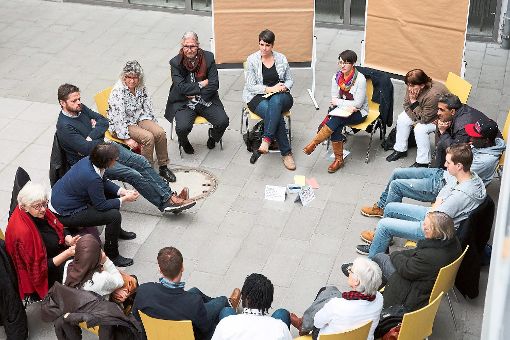 In Kleingruppen diskutierten die Teilnehmer verschiedene Themen und Fragestellungen. Foto: Breuer