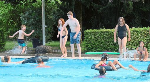 So unbeschwert wie auf diesem Bild aus dem Jahr 2018 wäre der Schwimmbad-Sommer 2020  nicht geworden. Der Gemeinderat  hat beschlossen, das Oberharmersbacher Freibad in diesem Jahr nicht zu öffnen.  Foto: Tourist-Info