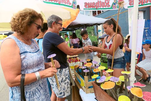 Beim Sommerfest der Oberweierer Grundschule wurde allerlei Handgemachtes verkauft.   Foto: Bohnert-Seidel Foto: Lahrer Zeitung