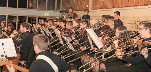 Reihenweise gute Leistungen zeigte das Blasorchester der Musikkapelle Grafenhausen bei seinem Frühjahrskonzert in der Festhalle.  Foto: Decoux-Kone