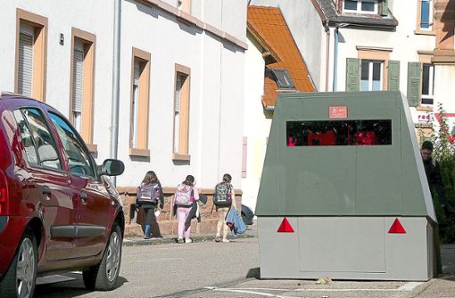 Das Messgerät – hier in der Moltkestraße – ist von vorne als Anhänger getarnt. Foto: Schabel