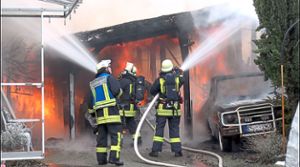 Einsatzkräfte der Feuerwehr Schwanau mussten einen Brand in der Frankenstraße in Ottenheim löschen. Foto: Kamera24
