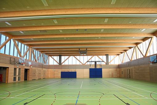 Modern, mit großzügiger Hallenfläche sowie viel Licht und Holz wurde die neue Rheingießenhalle gestaltet. Wer das nutzen will, muss zukünftig tiefer als bisher in die Tasche greifen. Foto: Mutz