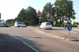 Es ist entschieden: Eine Ampel soll den Verkehr an der viel befahrenen Kreuzung bei Altdorf regeln.  Foto: Masson