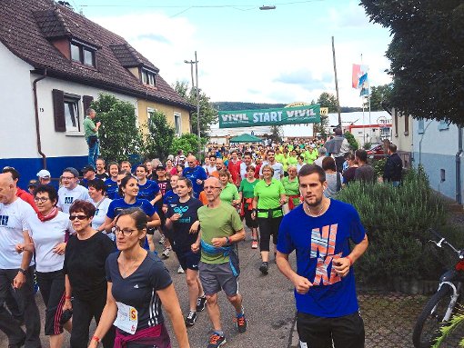 648 Läufer starteten gestern Abend beim Benefizlauf, der das Festwochenende eröffnete. Foto: Bohnert-Seidel Foto: Lahrer Zeitung