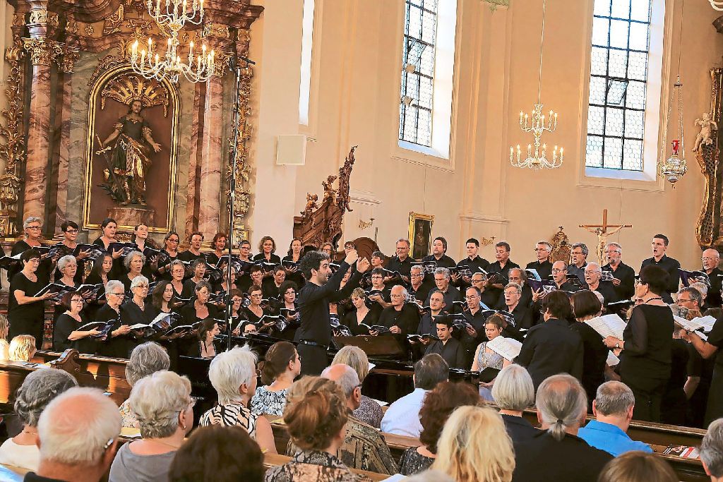Hörgenuss vom Feinsten boten ein weiteres Mal der Kirchenchor Münchweier und der Kammerchor aus Gundelfingen.  Foto: dec Foto: Lahrer Zeitung