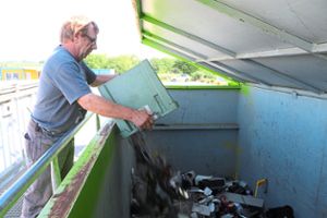 Auch auf dem Wertstoffhof in Sulz wird viel Elektroschrott in Containern entsorgt.  Foto: Kauffmann Foto: Schwarzwälder Bote