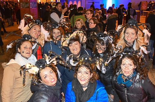 Im Europa-Park feierten am Halloween-Abend rund 10 000 Partygänger eine lange, wilde Musiknacht. Mit dabei waren auch diese  kostümierten Grusel-Fans vom Bodensee. Foto: Braun