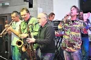 Die Band Fire of Soul mit Walter Golcyk (rechts) interpretierte Rock-Klassiker auf hohem musikalischen Niveau.  Foto: Wilhelm Foto: Lahrer Zeitung
