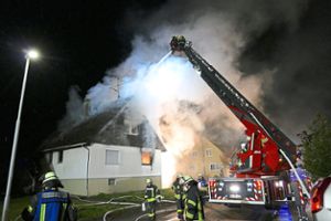 Großeinsatz für die Feuerwehren von Ettenheim und Münchweier am Freitagabend: Ein Wohnhaus wurde bei einem Brand zerstört. Foto: Ullrich