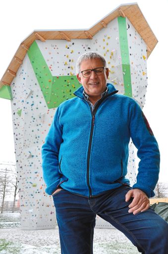 Norbert Klein ist seit zwölf Jahren  Vorsitzender des Lahrer Alpenvereins, der 2015 den Kletterturm im Bürgerpark eröffnete.  Foto: Schabel (Archiv)
