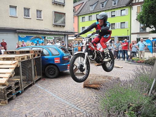 Drei aufregende Trial-Show  lieferte der Motor-Sport-Club Hornberg während des Stadtfest ab und begeisterte damit die Zuschauer. Fotos: Jehle Foto: Schwarzwälder Bote
