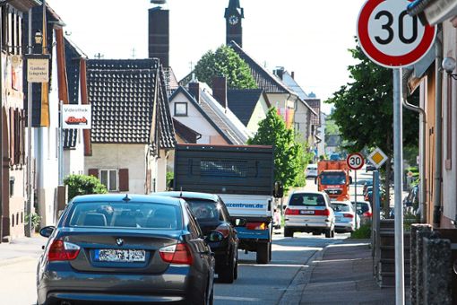 In den Ortsdurchfahrten von Mahlberg und Orschweier ist ohnehin nicht viel Platz. Wenn Schwerlastverkehr durchrollt,  wird es auf der Straße  richtig eng.  Foto: Archiv: Masson
