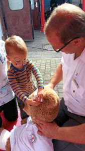 Bei der Erste-Hilfe-Spielstation musste ein Bär verarztet werden.  Foto: privat