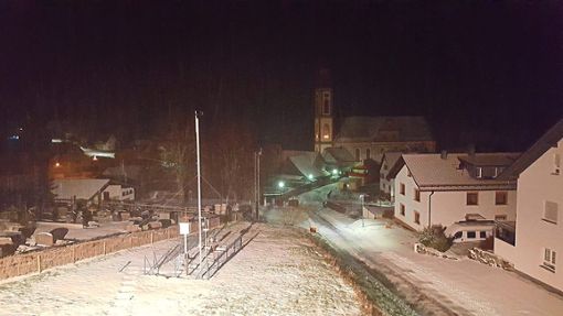 Der erste Schnee in diesem Winter fiel am 16. Dezember – hier festgehalten um 6 Uhr morgens an der Wetterstation Ettenheimmünster. Foto: Ohnemus Foto: Lahrer Zeitung