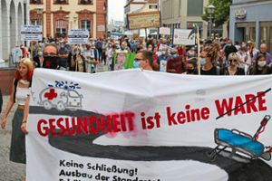 An mehreren Orten in Offenburg – hier in der Innenstadt – demonstrierten Menschen am Samstag Für eine bessere Gesundheitsversorgung im Ortenaukreis.Foto: Achnitz Foto: Lahrer Zeitung