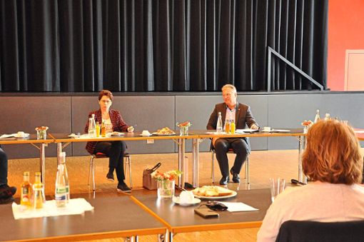 Landtagsabgeordnete Marion Gentges (CDU) besprach mit Bürgermeister Wolfgang Hermann die aktuelle Lage der Gemeinde Hausach.Foto: Reinhard Foto: Schwarzwälder Bote