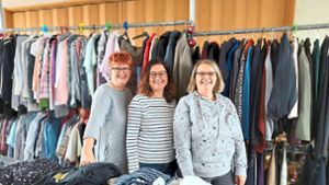 Für Ukraine-Flüchtlinge: Drei Neurieder Frauen organisieren Kleiderkreis