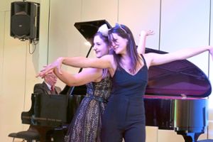 Den Schlussakkord des diesjährigen Meisterkurses Gesang setzten  Lana Hartmann und Anja Rechberger im Haslacher Haus der Musik. Foto: Dorn