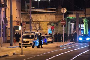 Wenige Meter von der Bahnbrücke entfernt, in der  Rue de Lazaret, kam der Flüchtige  bei einem Schusswechsel  ums Leben. Foto: Lahrer Zeitung